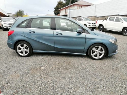 Imagen 2 de 15 de Mercedes Benz B180