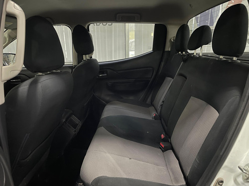 Mitsubishi L200 2.4 Glx Cabina Doble 4x2 Mt