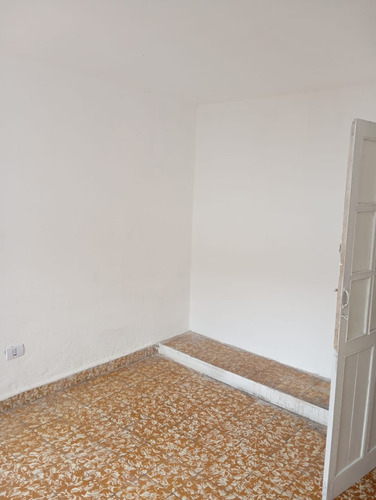 Alquilo Casa 3 Dorm C/patio B° Lomas De San Martin