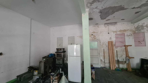 En Venta En Ciudad Jardin Local Sobre Plaza Plate; 76m2 En La Planta Baja; Mas 40m2 De Subsuelo. F: 8554