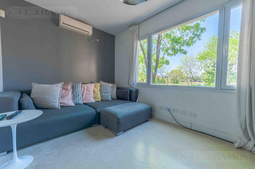 Casa Con 3 Dormitorios, Escritorio Y Playroom En Venta En Santa Barbara