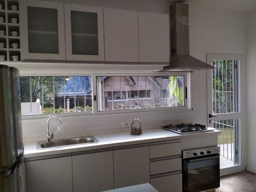 Casa En Venta De 3 Dormitorios En Playa Mansa