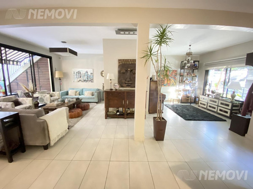 Imagen 13 de 30 de Si Amas A Tu Familia, Comprále Esta Casa Que Es Un Sueño (terraza Jardin Quincho) Devoto