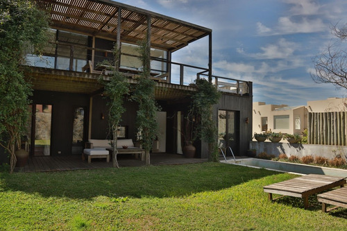 Casa En Alquiler Por Temporada De 4 Dormitorios En Punta Piedras (ref: Bpv-7396)