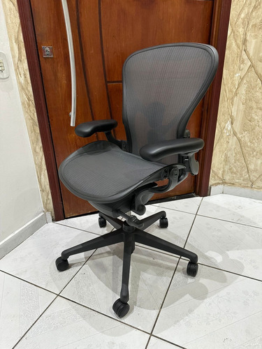 Cadeira Herman Miller New Aeron B Completa 2021 C Nf Preta Algodão (Usado)