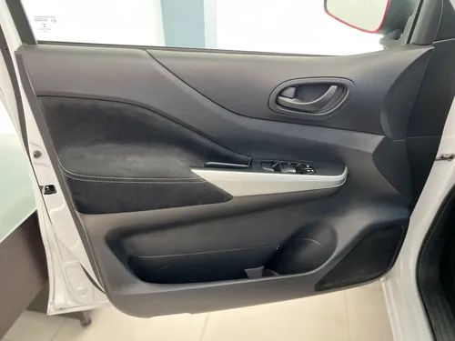 Nissan NP300 2.4 Doble Cabina Se Aa Pack Seg Mt