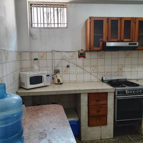 Excelente Oportunidad De Edificio En Venta Parroquia La Vega 24-25329