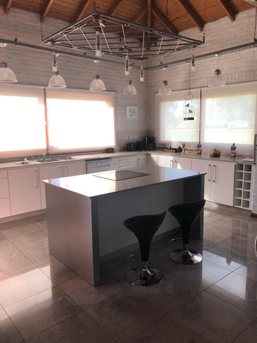 Imagen 4 de 25 de Casa De Campo En Alquiler En Barrio Cerrado