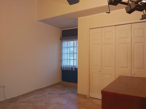Imagen 11 de 12 de Amplio Y Cómodo Town House. Villas Miramar. Lechería