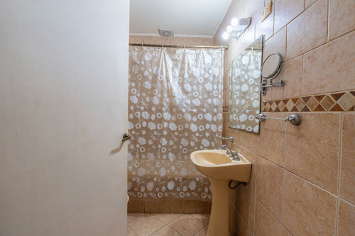 Venta Casa Con Fondo , Quincho Y Cochera En Wilde