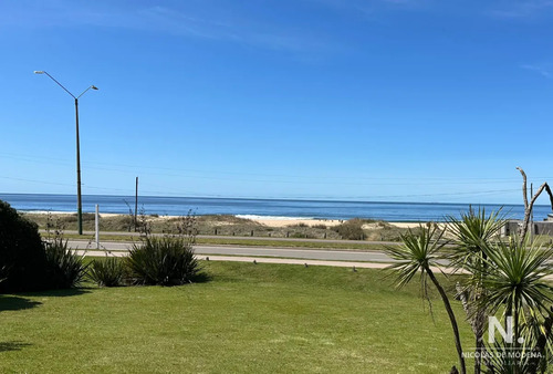 En Venta Casa De 3 Plantas, Con 3 Dormitorios En Suite En Montoya, La Barra.