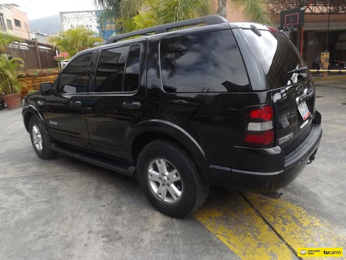 Ford Explorer .