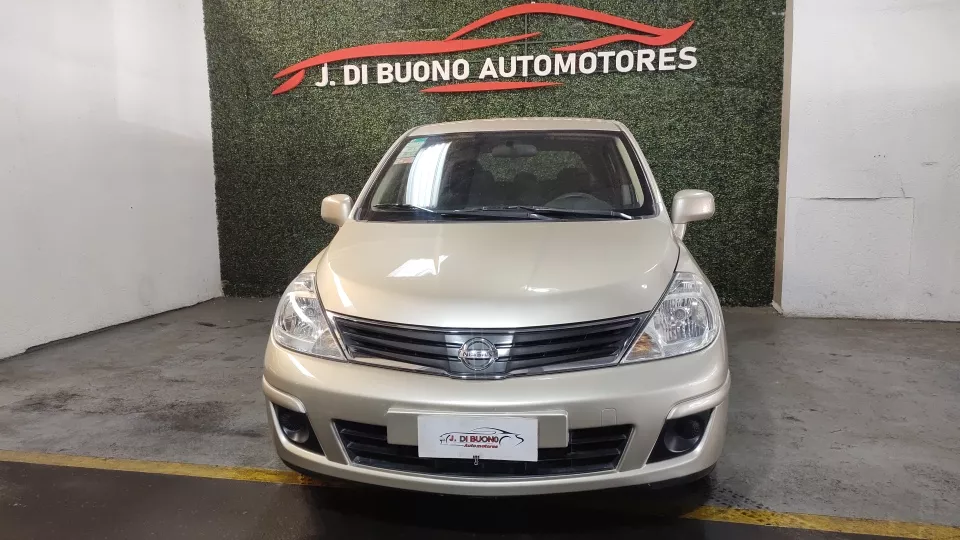 Nissan Tiida 1.8 Visia