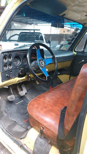 Chevrolet C10 Con 2 Tubos De Gnc, En Funcionamiento.