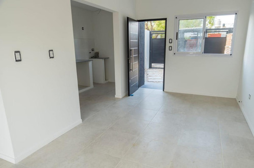 Duplex Venta 2 Dormitorios 2 Baños Cochera Y Jardín Terreno 100 Mts 2- Ringuelet