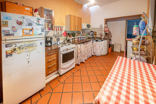 Venta 2 Locales, Casa En Planta Baja Y Departamento En Moron