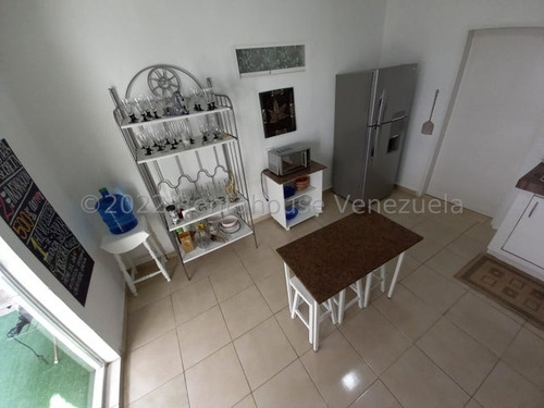 Edgar Centeno, Profesional Inmobiliario Vende Townhouse En Urbanizacion Monte Carmelo San Diego #22-15843