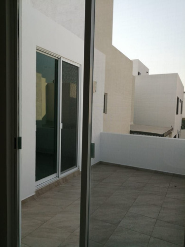 Hermosa Residencia En La Condesa Juriquilla, Estudio O 4ta Rec En Pb, Jardín,.