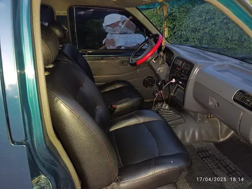 Nissan D21 2400