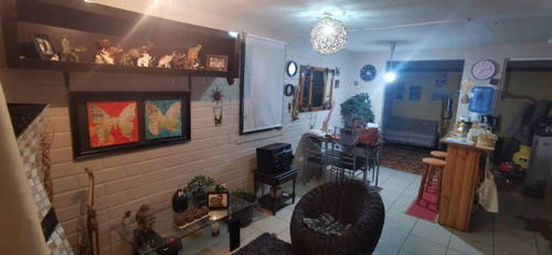 Casa 3 Dormitorios En Bariro Tranquilo