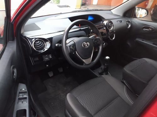 Imagem 2 de 9 de Toyota Etios Hatch 1.5 16v 4p Flex Xs