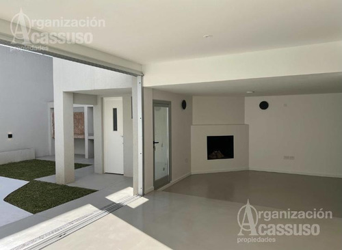 Casa En Venta - Acassuso - Av Libertador Hacia El Río