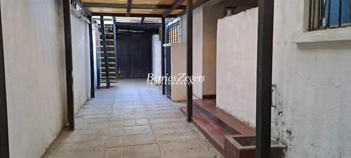 Casa En Venta 5 Dormitorios, Estar, Cercana A Metro En Ñuñoa