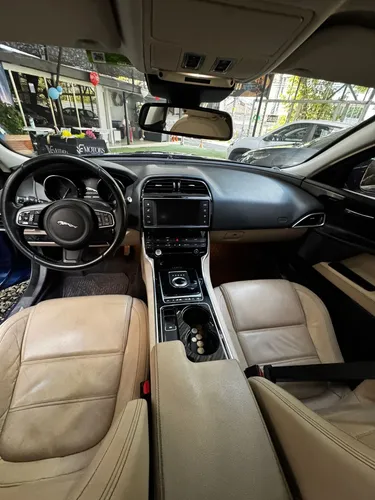 Jaguar XE 2.0 I4 Pure