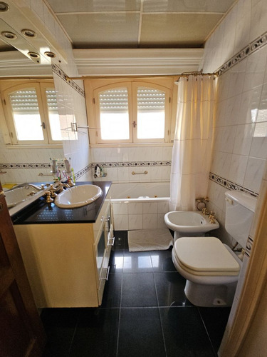 Casa Lote Propio 5 Amb. Con Jardín Y Pileta Floresta