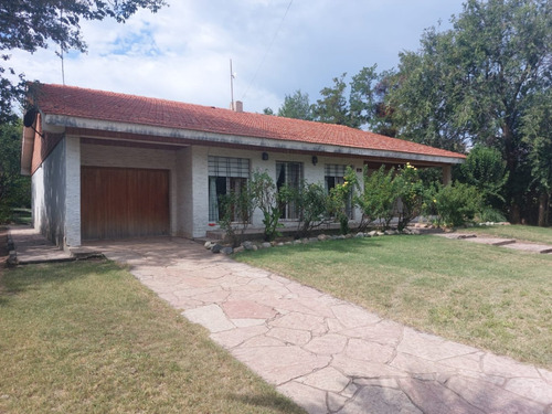Casa En Venta De 3 Dormitorios C/ Cochera En Papagayos