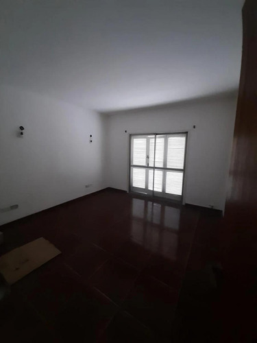 Casa En Venta - 3 Dormitorios 3 Baños - 247mts2 - Lanús Este