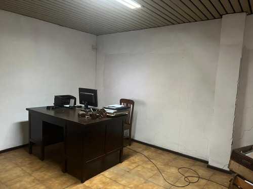 Alquilo Local Comercial/oficinas Av. E. Olmos 433. 100m2.