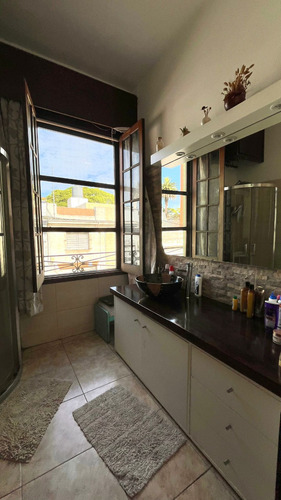 Venta Casa De 2/3 Dormitorios Con 3 Garajes En Bella Vista