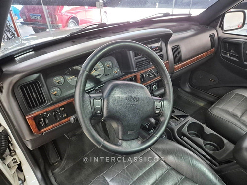 Jeep Grand Cherokee 4.0 Laredo 4x4 6i 12v Gasolina 4p Automá