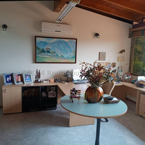 Ss: Vende Casa 24-13892 En Cumbres De Curumo De 832 M2. De 5h/7b/4pe