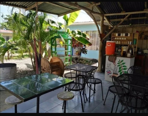 9 Cabinas Y Una Casita