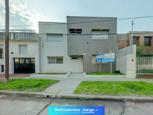 Importante Casa A Estrenar En Venta De 4 Dormitorios Jardín. Con Salida A 2 Calles.