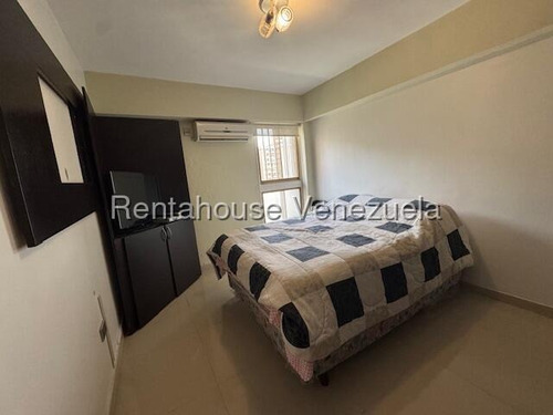Hermoso Apartamento Duplex En Santa Monica! #25-24800 Ricardo Rah