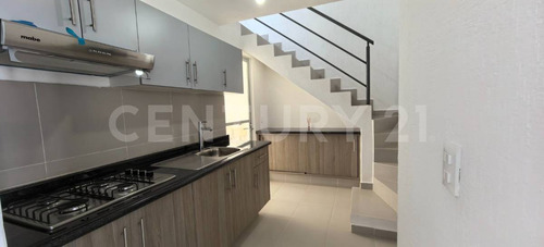 Casa Dúplex En Venta En Escobedo 12°80, Pedro Escobedo, Querétaro.