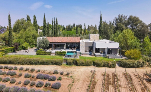 Venta De Casa En Viñedos La Santisima Trinidad, San Miguel D