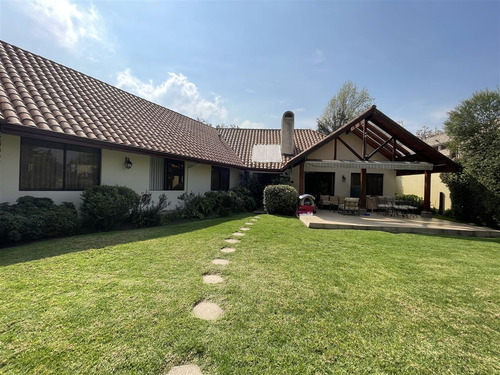 Casa En Venta De 4 Dorm. En Lo Barnechea Jardin Dehesa