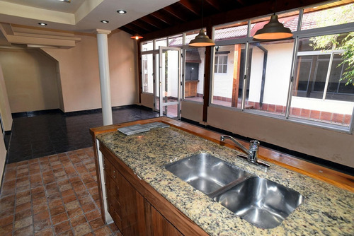 Imagen 25 de 30 de Casa 3 Ambientes Venta V Luzuriaga Parrilla Terraza Negocia