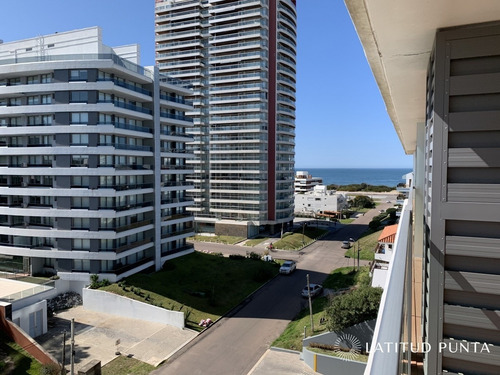 Apartamento En Brava- Ref: 614