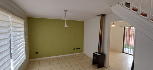 Casa En Barrio Residencial Con Jardín Terraza Techada