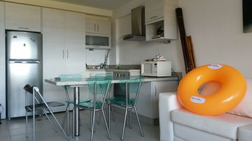 Imagen 1 de 12 de Apartamento Vacacional En Tucacas, Amoblado, Con Bella Vista Al Mar