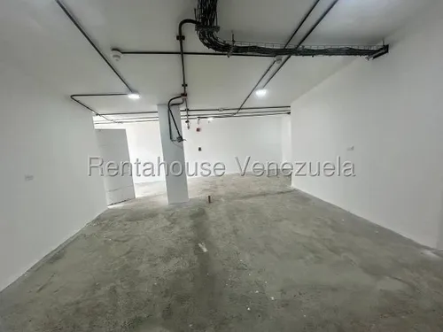 Casa Comercial En Alquiler, La Trinidad Mls #25-21193