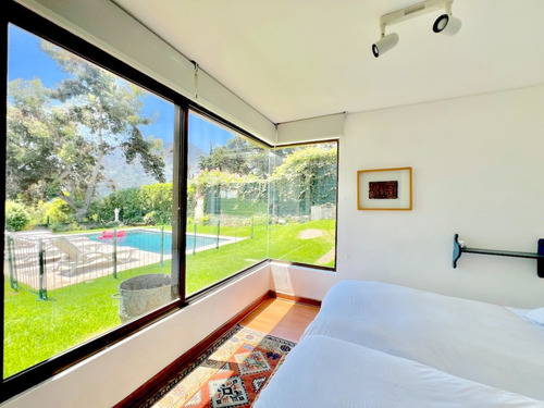 En Venta Encantadora Y Sólida Casa Con Linda Vista, Zapallar