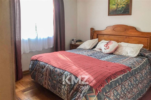 Casa En Venta De 8 Dorm. En La Florida