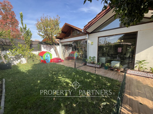 Casa En Arriendo En Tranquilo Barrio De Las Condes