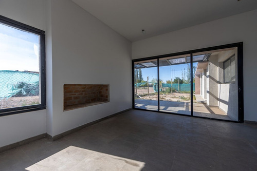 Casa A Estrenar En Barrio Privado La Luisa Lujan